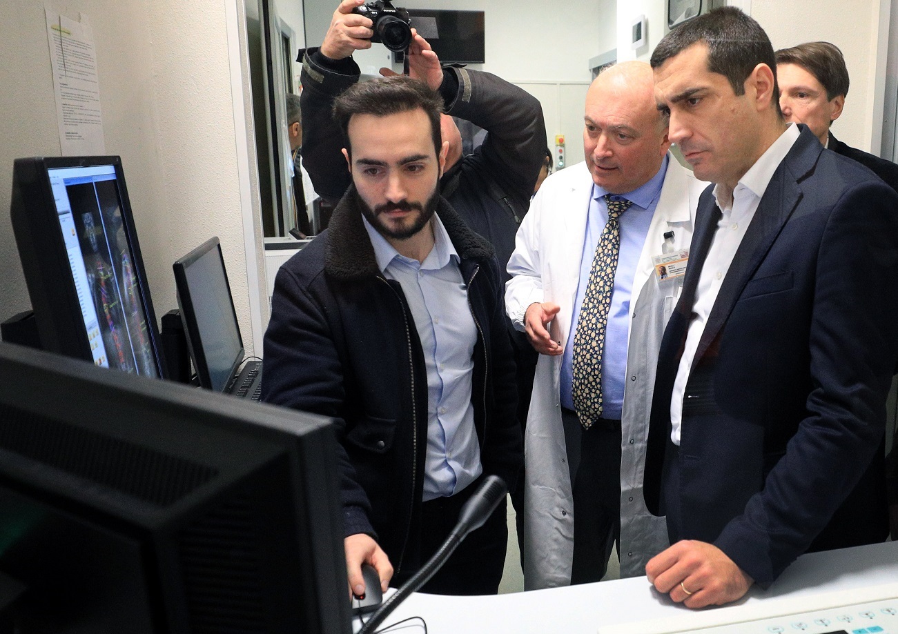 Il presidente della giunta regionale Michele de Pascale in visita al sistema EOS Edge